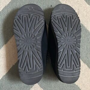 Black Ugg Tasman size 10 *NEW*